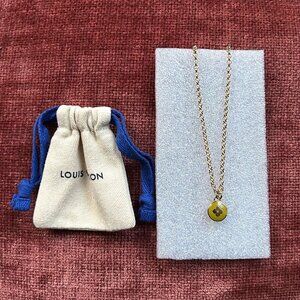LOUIS VUITTON Pastilles Clover Charm Pendant 18K Gold Chain Necklace Chartreuse